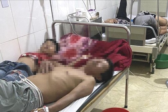 Nghi ngộ độc tiết canh bê, 9 người nhập viện