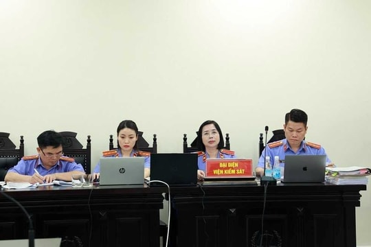 Vụ “thổi giá” cây xanh: Ông Nguyễn Đức Chung bị đề nghị đến 3 năm tù