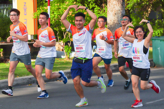 TP.HCM: Hơn 1.000 người chạy gây quỹ cho Lễ cưới tập thể