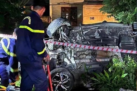 Hải Phòng: Không quan sát khi lái xe, bị tàu hoả đâm khi băng qua đường sắt