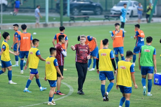 HLV Philippe Troussier tập trung đội tuyển chuẩn bị cho Vòng loại U23 châu Á 2024