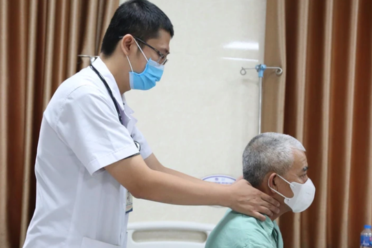 Bệnh chuyển nặng vì uống thuốc nam chữa ung thư