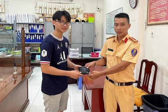 Trả lại tài sản cho người đánh rơi