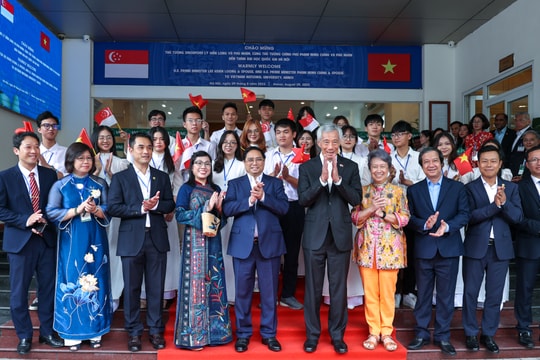 Thủ tướng Phạm Minh Chính và Thủ tướng Lý Hiển Long giao lưu, ăn trưa cùng sinh viên ĐHQGHN