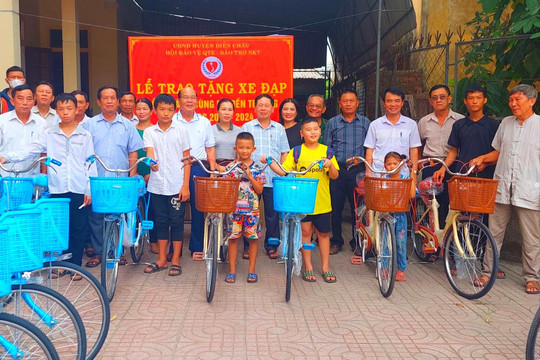  Nghệ An: Trao 160 xe đạp đồng hành cùng em đến trường tại Diễn Châu