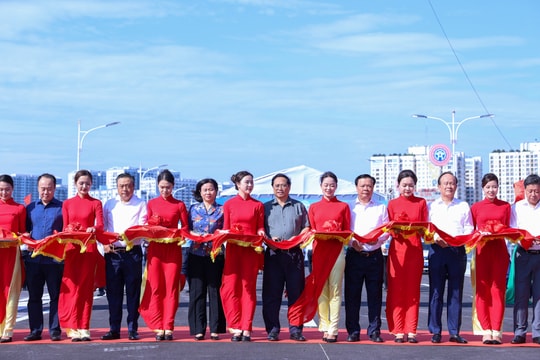 Thủ tướng Phạm Minh Chính cắt băng khánh thành cầu Vĩnh Tuy 2
