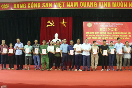Cấp đất cho đồng bào nghèo sinh sống trên sông