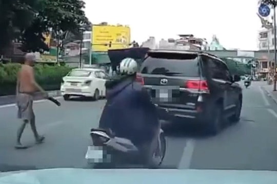 Xác định được người đàn ông ném dao vào ô tô đang chạy ở Hà Nội