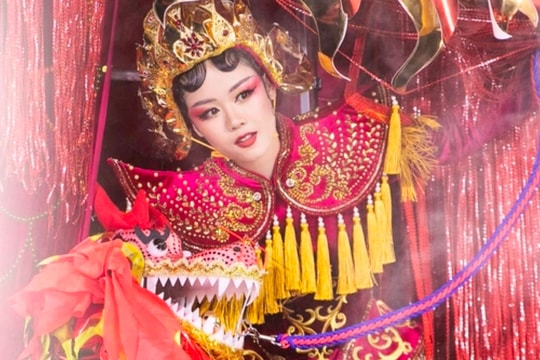 Bộ trang phục dân tộc ấn tượng của Lê Hoàng Phương tại Miss Grand International 2023