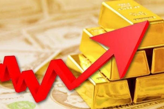 Giá vàng trong nước bật tăng, thị trường vô cùng sôi động