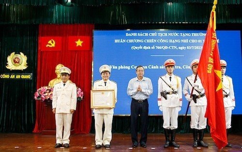 Công an tỉnh An Giang tổ chức Lễ trao tặng các hình thức khen thưởng cấp Nhà nước