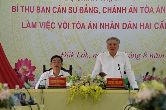 Chánh án TANDTC Nguyễn Hòa Bình làm việc với TAND hai cấp tỉnh Đắk Lắk