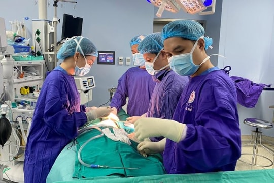 Tiêm filler trẻ hóa da mặt, cô gái trẻ bị hoại tử vùng má
