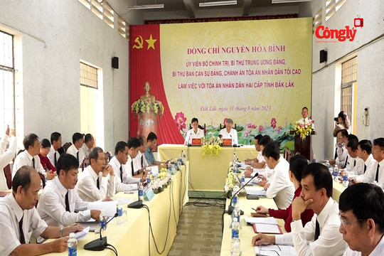 Chánh án TANDTC Nguyễn Hòa Bình làm việc với TAND hai cấp tỉnh Đắk Lắk