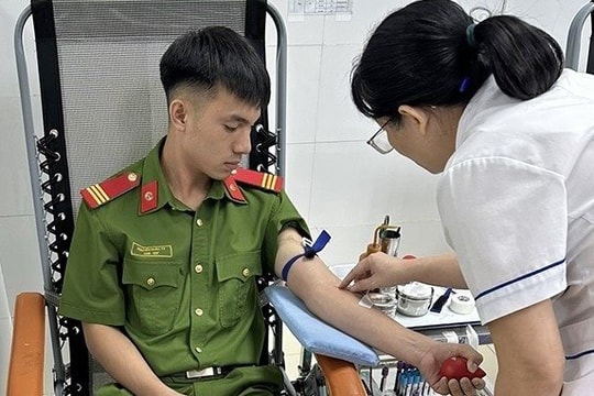 Cảnh sát PCCC và CNCH hiến máu cứu người