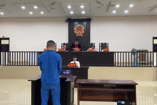 Đâm chết hàng xóm vì hát karaoke