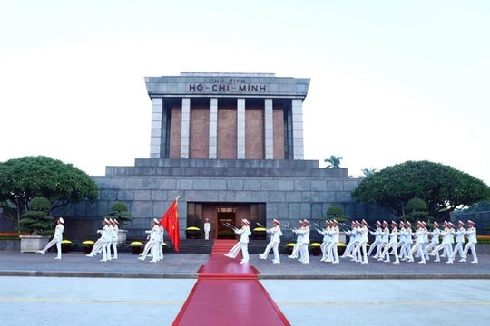 Lễ Thượng cờ trên Quảng trường Ba Đình trong những ngày Thu lịch sử