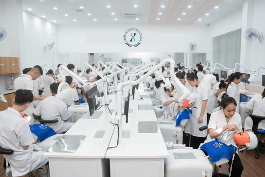 Tuyển sinh Trung cấp điều dưỡng nha khoa Hệ chất lượng cao - Cơ hội việc làm rộng mở