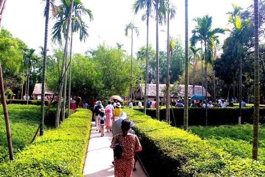 Hàng ngàn người dân về quê Bác trong dịp nghỉ lễ Quốc khánh 2/9