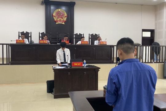 Đâm tử vong đồng nghiệp vì hát karaoke trong giờ làm