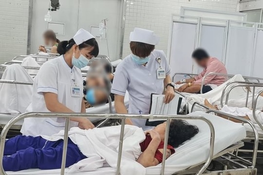 Bệnh viện Chợ Rẫy cấm nhân viên lôi kéo người bệnh dùng thực phẩm chức năng