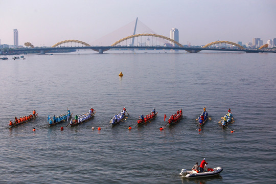 Sôi nổi giải đua thuyền mừng Quốc khánh trên sông Hàn sau 5 năm tạm dừng