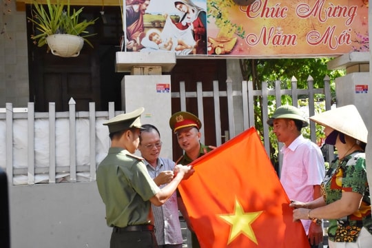 Cờ Tổ quốc tung bay tại các cơ sở tôn giáo