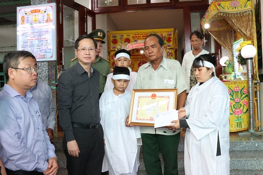 Truy tặng Bằng khen cho công dân có hành động dũng cảm cứu người 
