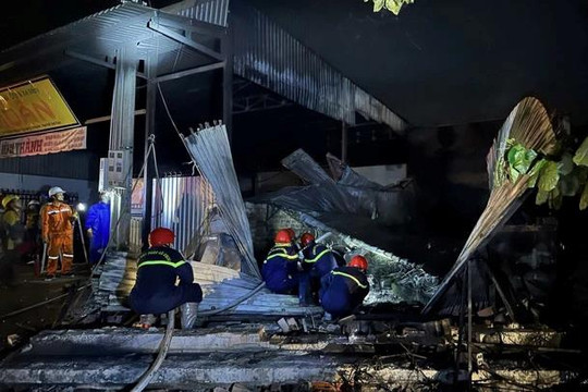 Khắc phục hậu quả, điều tra nguyên nhân vụ cháy tiệm sửa xe tại Phan Thiết