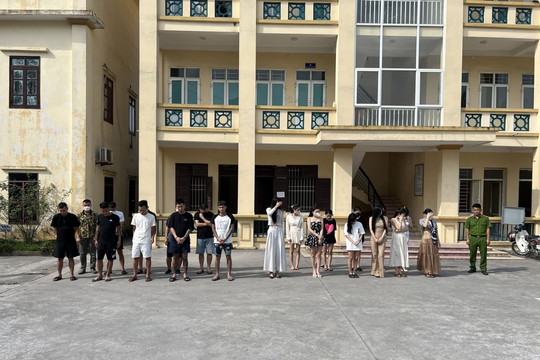 21 nam, nữ mở tiệc ma túy trong nhà nghỉ