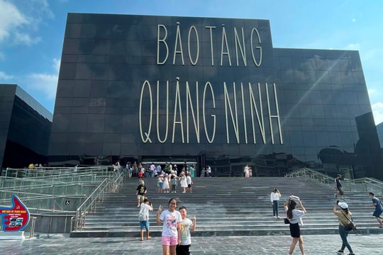 Quảng Ninh đón trên 12 triệu lượt du khách