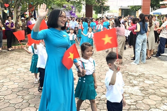 Rộn ràng ngày hội đến trường của học sinh các tỉnh miền núi phía Bắc