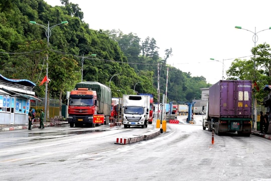 Trong 4 ngày nghỉ lễ có gần 4.000 xe xuất nhập khẩu được thông quan