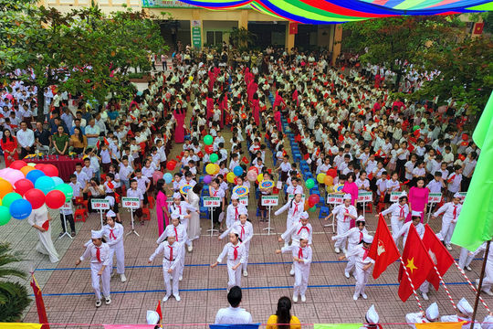 Trường Tiểu học Trần Phú hân hoan chào đón năm học mới