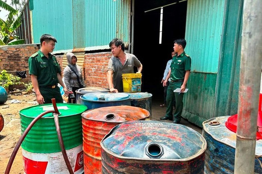 Thu giữ hơn 2.000 lít dầu DO mua trôi nổi
