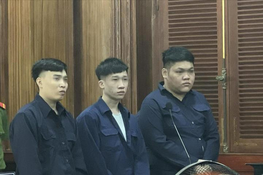 Mua bán ma túy ngụy trang trong thú nhồi bông