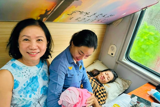Hỗ trợ hành khách sinh con trên tàu