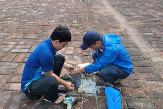 Sửa chữa toàn bộ đèn chiếu sáng bị phá hỏng tại Kỳ đài Kinh thành Huế