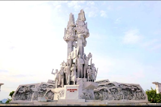 93 năm tiếp nối hào khí quê hương Xô viết anh hùng