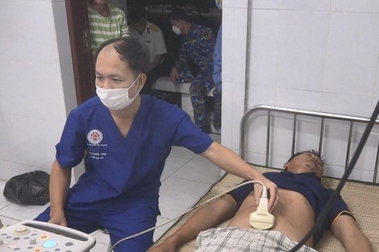 Quân y Trường Sa kịp thời cứu sống 2 ngư dân