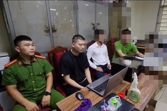 Nhân viên ngân hàng cầm đầu đường dây làm giả giấy tờ
