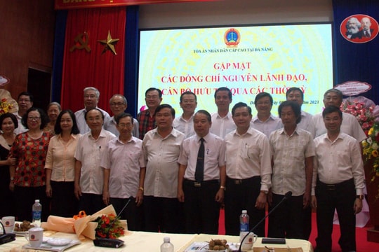 Gặp mặt nguyên lãnh đạo, cán bộ hưu trí qua các thời kỳ nhân kỷ niệm Ngày truyền thống TAND