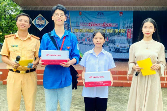 Thái Nguyên: Tuyên truyền an toàn giao thông cho trên 1.400 học sinh