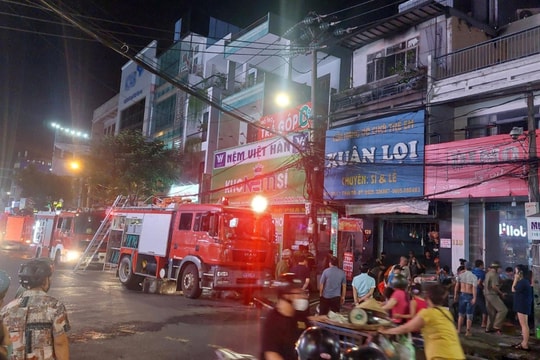 Cháy cửa hàng kinh doanh đồ chơi trẻ em ở Đà Nẵng