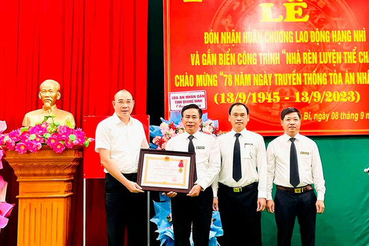 TAND thành phố Uông Bí đón nhận Huân chương Lao động hạng Nhì