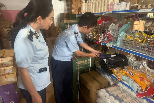 Thu giữ 100 bao thuốc lá điếu nhập lậu