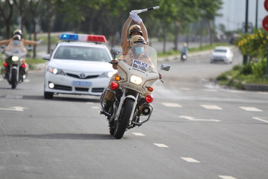 Không nhường đường xe CSGT dẫn đoàn, bị xử phạt ra sao?