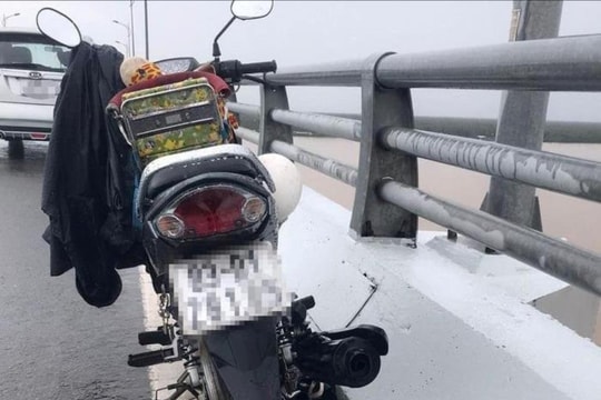 Mẹ và con trai 2 tuổi mất tích, nghi vấn nhảy cầu Cổ Chiên