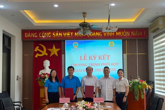 Ký kết Chương trình phối hợp giữa TAND và Liên đoàn Lao động tỉnh Bắc Kạn