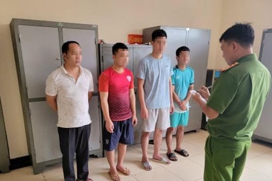 Khởi tố 5 nhân viên bốc xếp hành lý sân bay trộm cắp tài sản